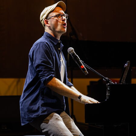 Sven Garrecht am Klavier.